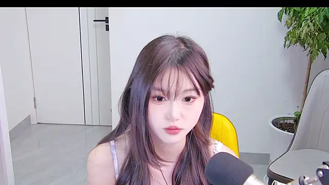 Zhaoqing111 online show from June 15, 12:38 pm