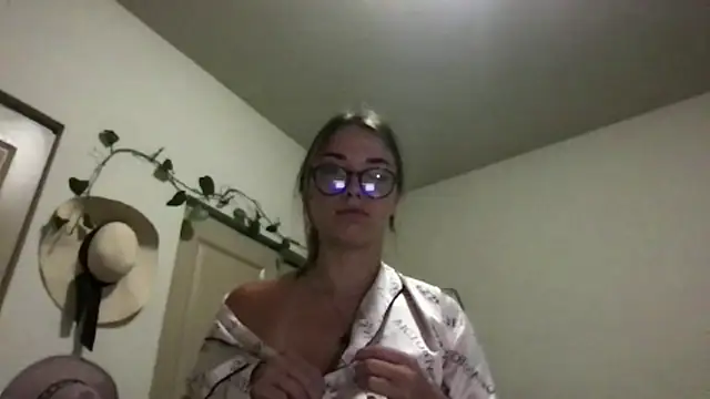 TheScarlettLane online show from June 16, 3:29 am