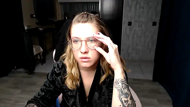 Reginasmilee online show from September 20, 1:49 am