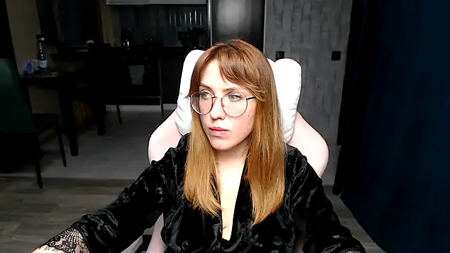 Reginasmilee online show from November 15, 9:32 am