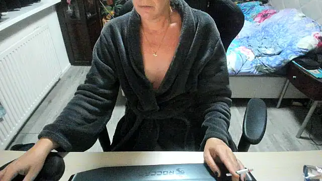 minoesje37 online show from October 1, 8:14 pm