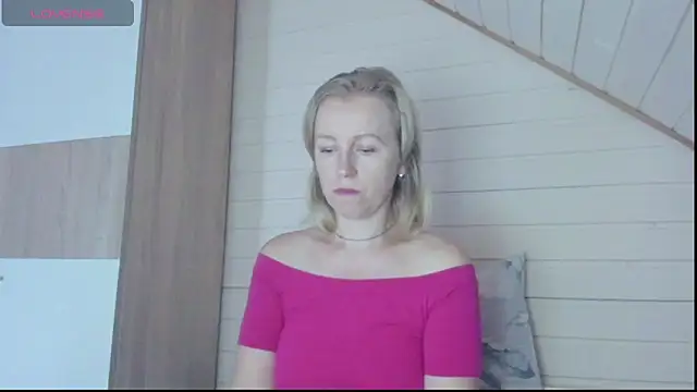 I AM MILF online show from September 17, 5:27 am