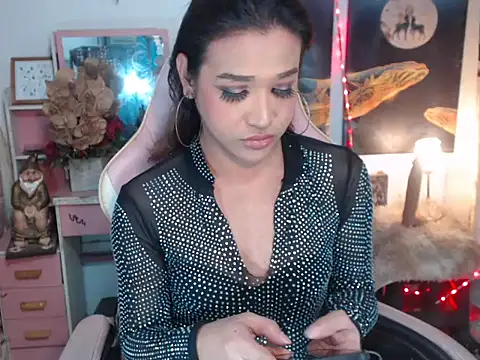 MERRYmeMARIAts online show from October 24, 2:35 pm