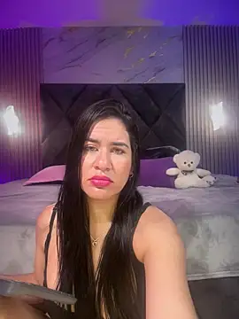 Zafira Alabi online show from December 4, 9:04 pm