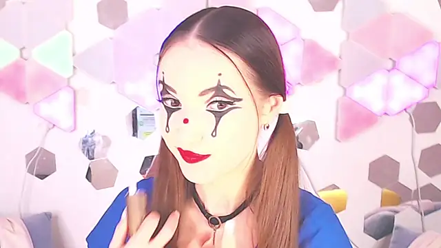 LexiKiss online show from November 1, 4:00 pm