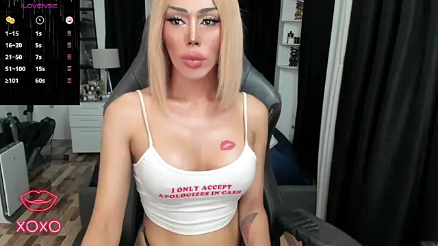 Forever MissCandace online show from November 12, 5:00 pm