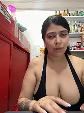 emilyjohanson online show from October 31, 3:38 pm