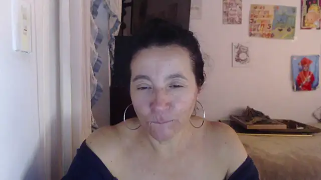 Snapshot of stefilove10 chatting on October 16, 2:52 pm stefilove10 online show from October 16, 2:52 pm