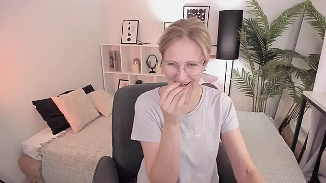 Paris Cherry online show from October 12, 8:11 pm