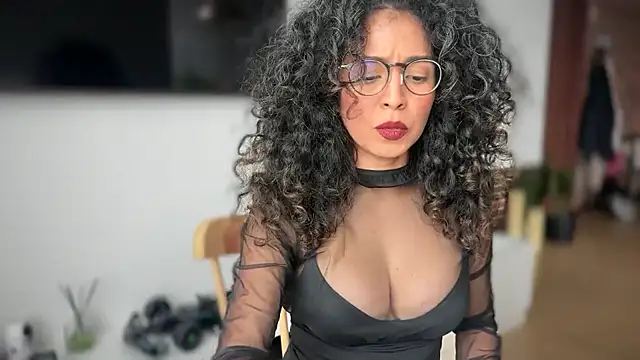 illaroom online show from December 18, 7:07 pm