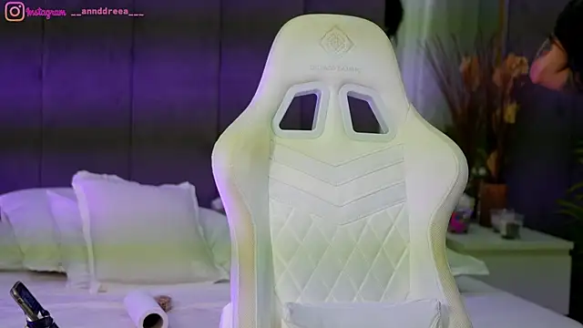 perfectt33n online show from October 11, 4:10 pm