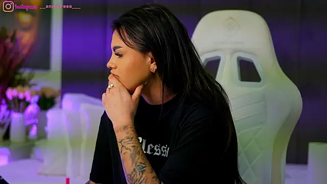 perfectt33n online show from November 17, 5:24 pm