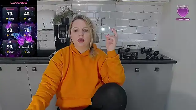 erikaerika online show from February 4, 9:23 am