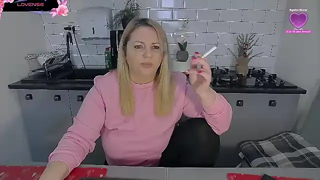 erikaerika online show from January 9, 9:35 am