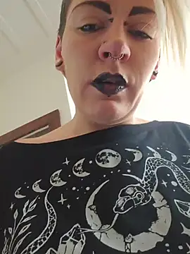 Snapshot of PinkTheHawk chatting on October 19, 3:19 am PinkTheHawk online show from October 19, 3:19 am