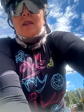 Snapshot of emma_tour chatting on October 24, 2:13 pm emma tour online show from October 24, 2:13 pm