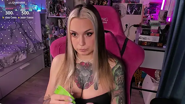 ChloeKohaku online show from November 2, 11:46 am