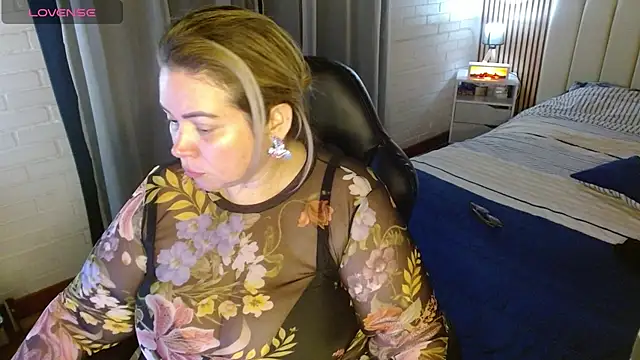 bella savati online show from February 18, 11:37 pm