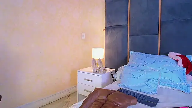 CaseyMoon online show from December 17, 12:53 pm