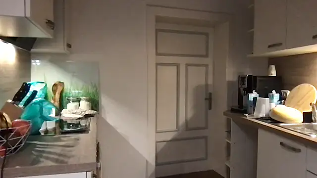 Viola Beck online show from November 28, 5:49 pm