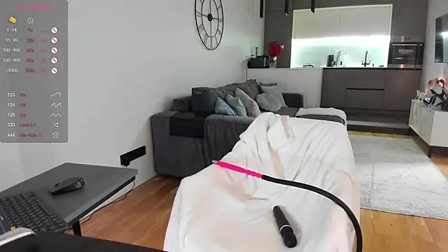 Juicy Bella online show from November 28, 7:06 pm