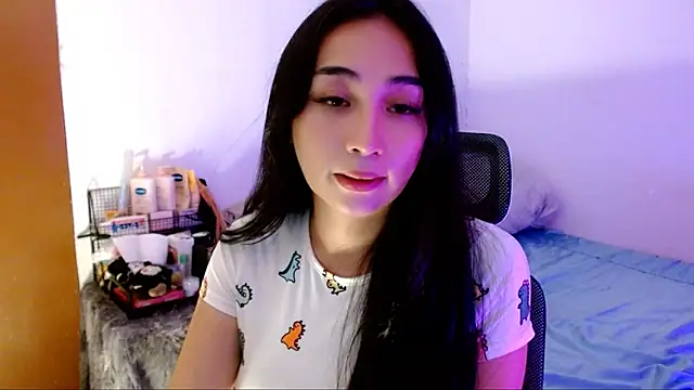 SweetLilly 18 online show from November 5, 4:07 am