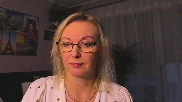 vanessa chat online show from November 18, 2:51 pm