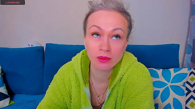 EllenMoore online show from October 24, 4:30 am