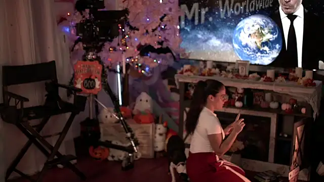 Nikki Torres online show from November 6, 1:55 am