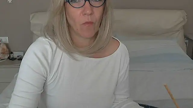 Snapshot of -K-- chatting on October 22, 9:14 am -K-- online show from October 22, 9:14 am