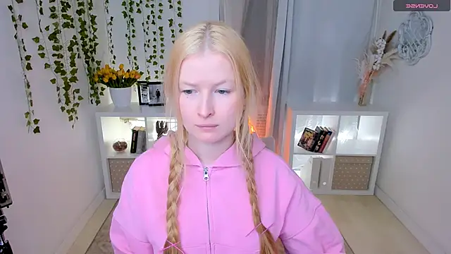 Laly Peach online show from March 4, 7:48 am