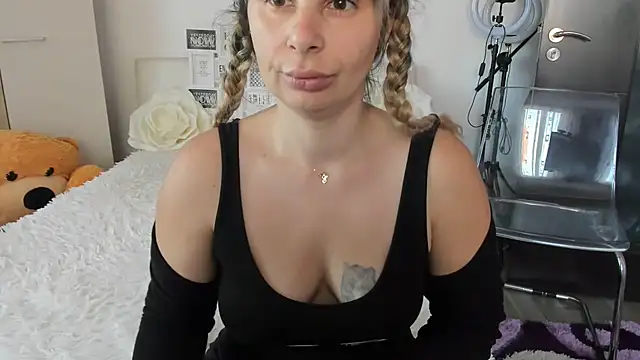 sweetemy4u online show from October 29, 8:18 am