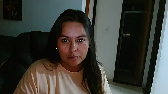 Ixchel Anaid online show from December 14, 1:11 am