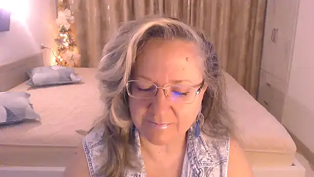 Raisshy online show from December 2, 7:10 am