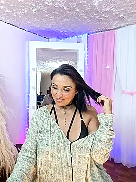 Snapshot of zullyxhot chatting on October 15, 10:56 pm zullyxhot online show from October 15, 10:56 pm