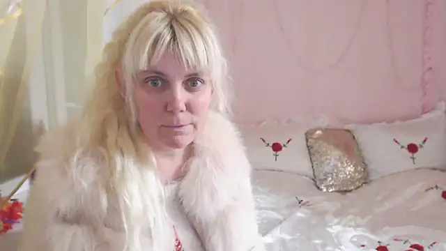 SunnySylvia online show from November 29, 2:21 pm