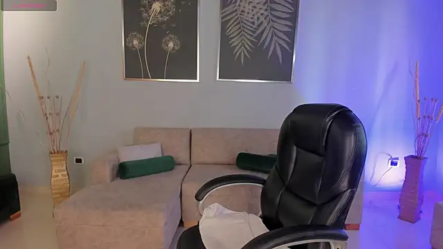 MorganHicks online show from November 18, 7:48 pm