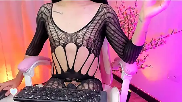 Pinkyrosse online show from October 2, 2:38 am