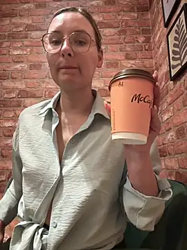 The Snowwhitee online show from September 14, 6:50 pm