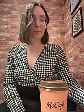 The Snowwhitee online show from October 1, 8:19 am