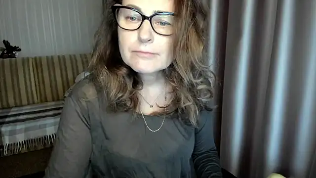 lauraoven online show from December 17, 7:34 am