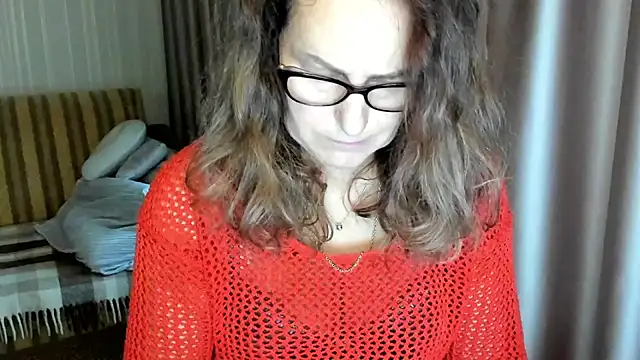 lauraoven online show from November 1, 8:40 am