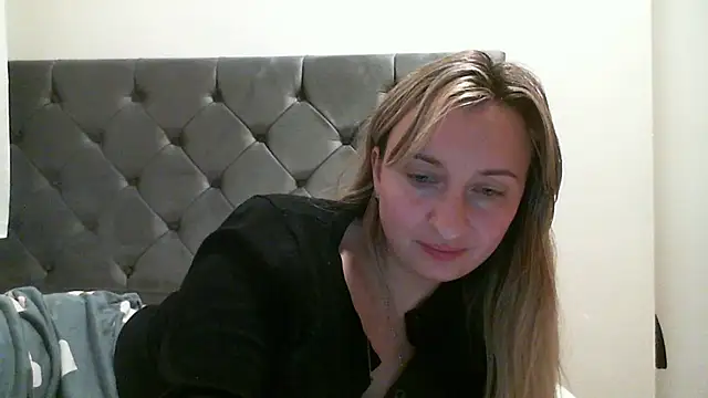 SusanCurt online show from November 11, 9:01 pm