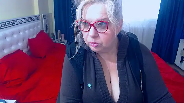 SonyaHotMilf online show from December 17, 9:35 am