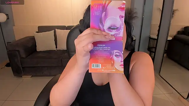 MiaRoberts1 online show from November 11, 6:05 pm