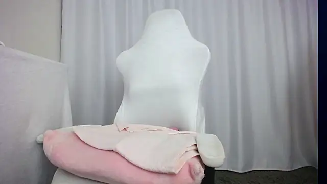 faceless  online show from December 17, 12:42 pm