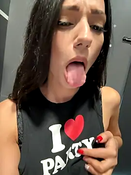 Snapshot of _MiaQueen_ chatting on September 27, 9:00 pm  MiaQueen  online show from September 27, 9:00 pm