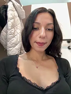  MiaQueen  online show from November 18, 10:00 pm