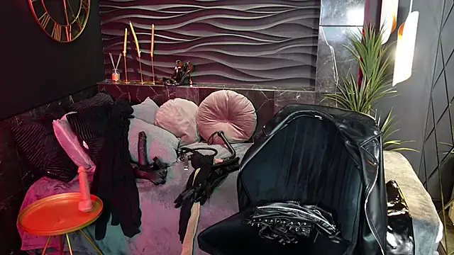 KylieMellow online show from September 15, 5:38 am