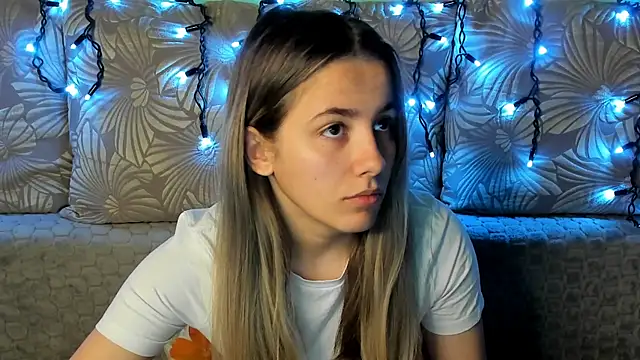 MaggieCake online show from December 2, 3:08 am